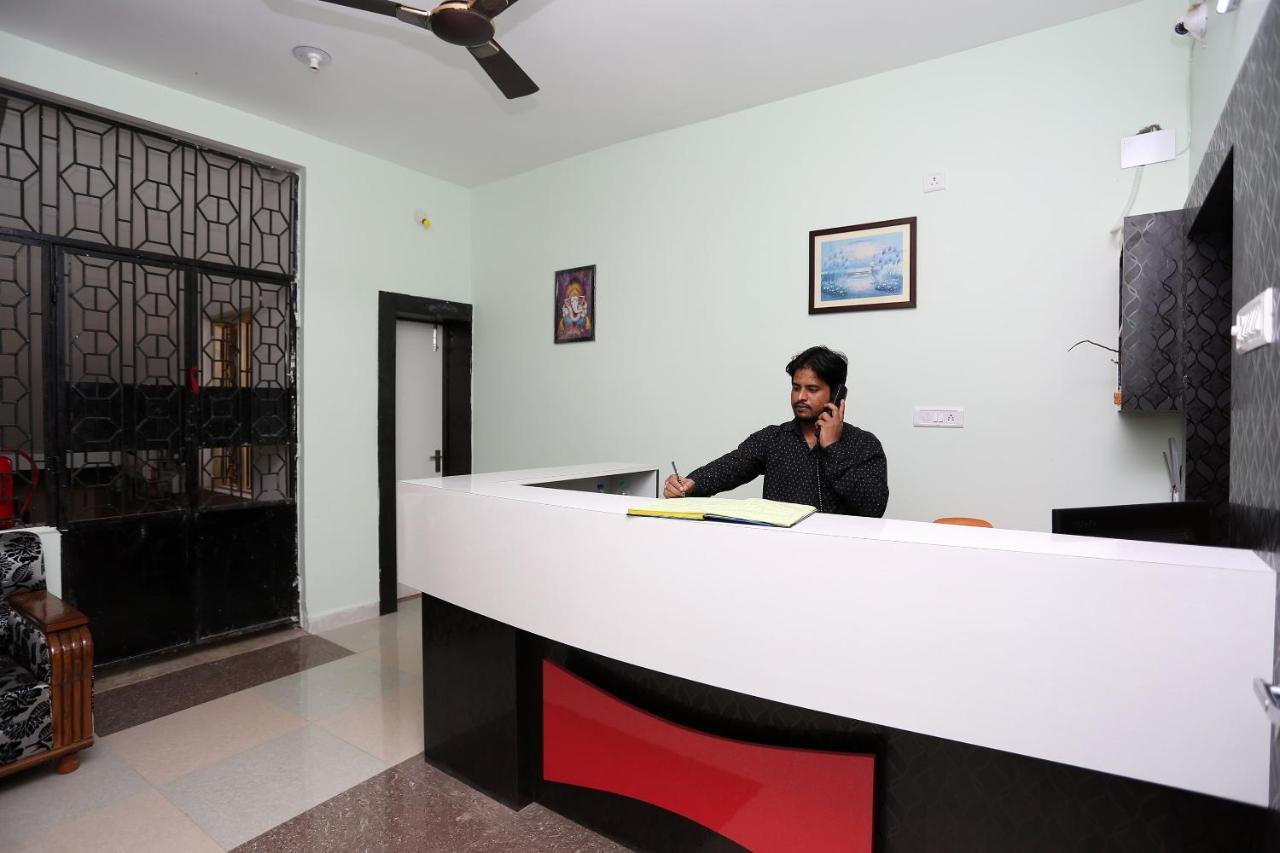 Oyo 24317 Aditya Guest House 3 Бхубанешвара Экстерьер фото
