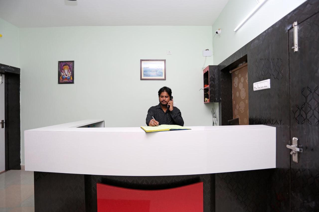 Oyo 24317 Aditya Guest House 3 Бхубанешвара Экстерьер фото